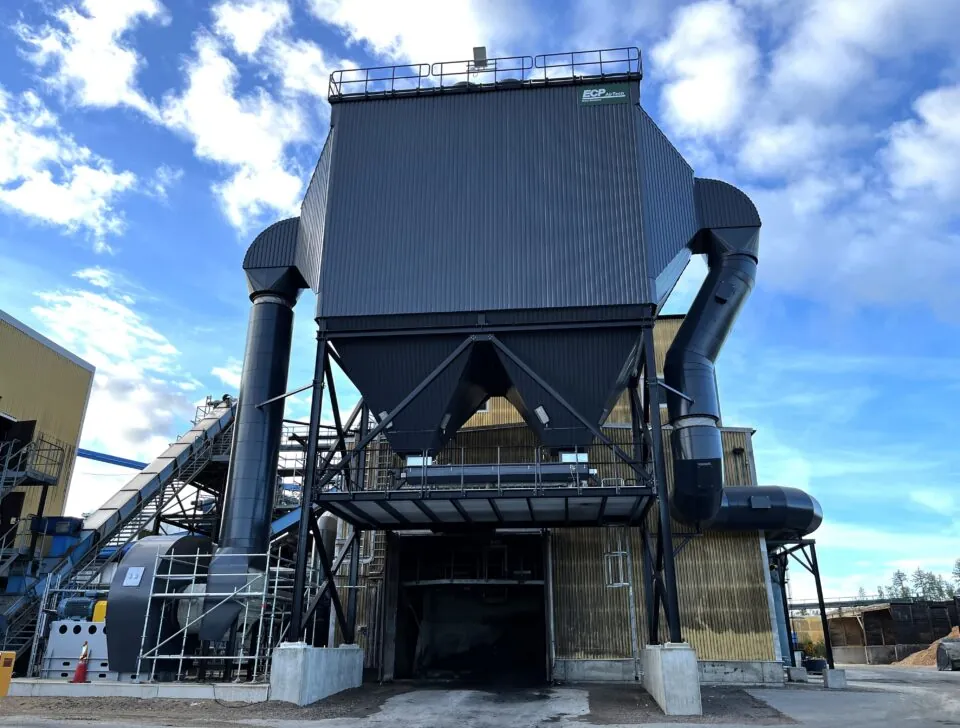 Industrial electrostatic precipitator for flue gas cleaning