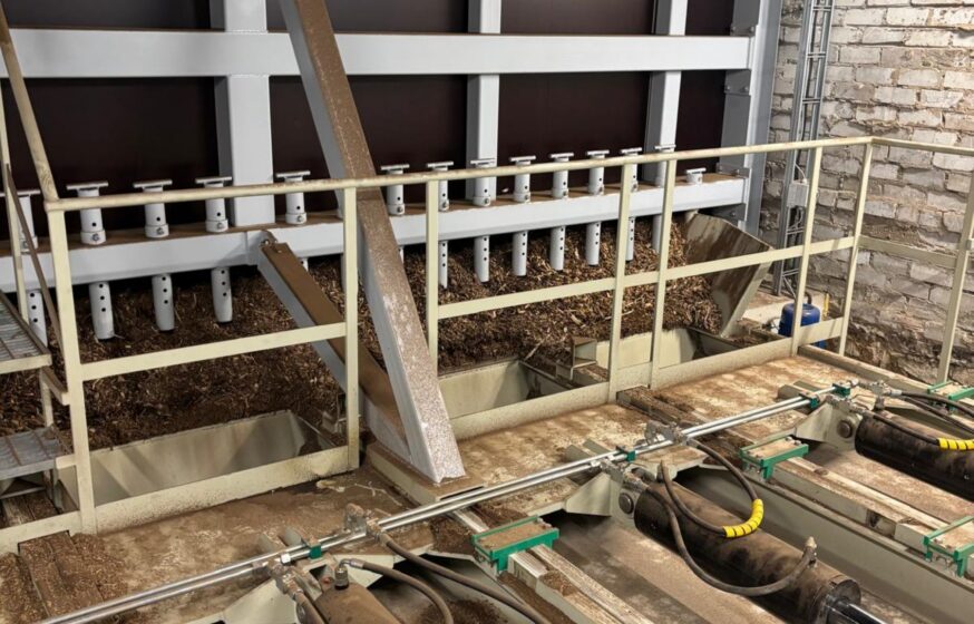 Push floor biomass fuel storage and feeding system at Väimela boiler house