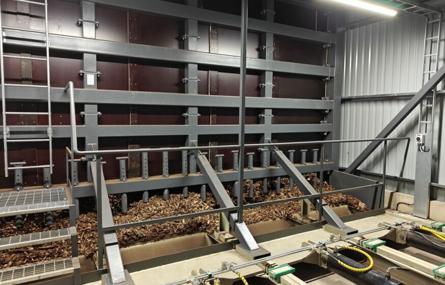 Push/pull floor biomass fuel storage system at Rapla district heating plant