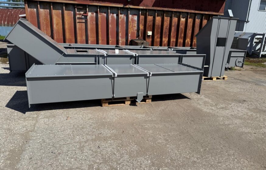 Scraper conveyor manufactured for fuel and ash handling system