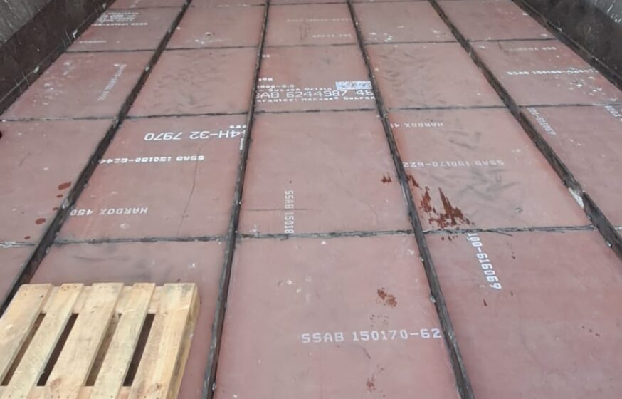 Installation of scraper rails and substructure for new industrial warehouse floor by Tamult in Austria